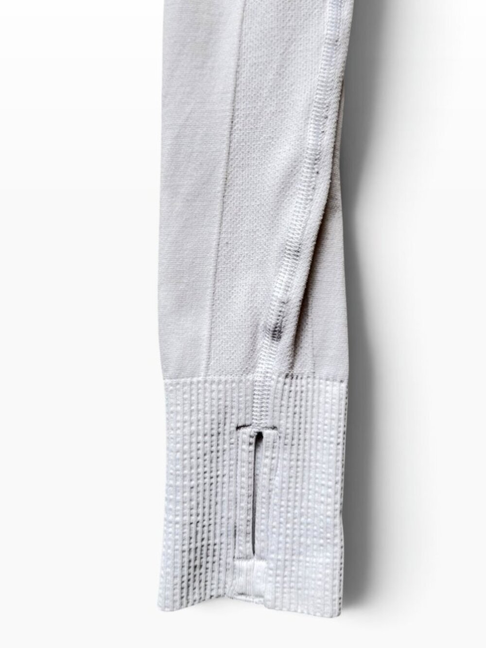 Athleta Momentum Ruched Long Sleeve Top Ruched at Sides Thumbhole Cuffs Small - Picture 3 of 8